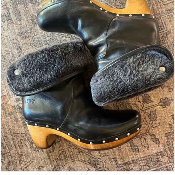 UGG Shoes - Stylish Ugg Black Leather Women's Clog Sherpa Boots Sz 7